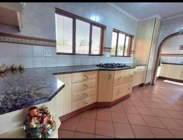 4 BEDROOM HOUSE FOR SALE IN DALPARK EXT 1